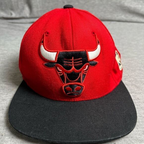 Mitchell Ness Chicago Bulls Snapback Hat Cap Hardwood Classics Red Black - Picture 1 of 11